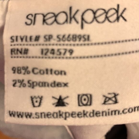 Sneak peek size medium distressed shorts with embroidery lining on the sides - Picture 10 of 11